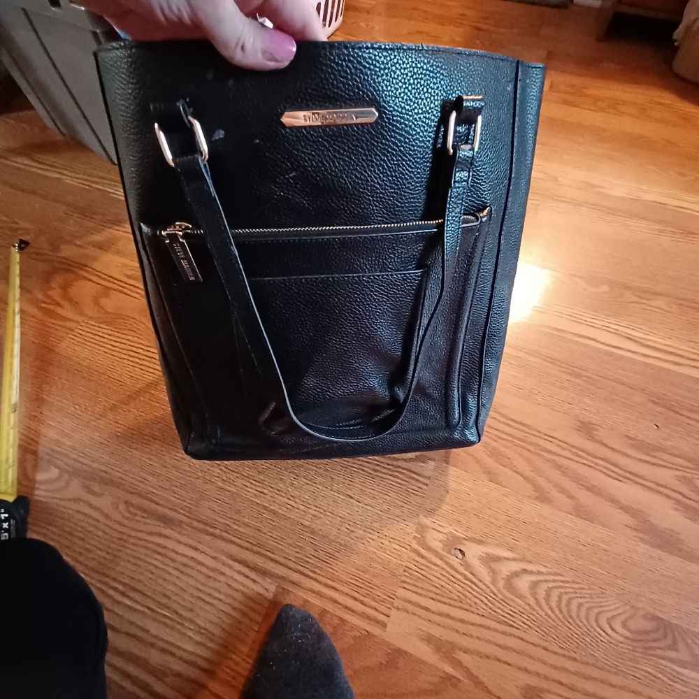 Black leather Steve Madden purse